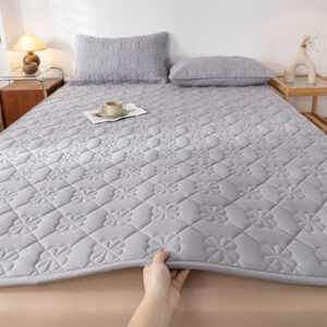 Class A quilted bed cushion mattress non-slip four seasons mattress thin mat rental home student dormitory wholesale